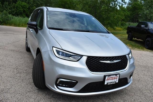 new 2024 Chrysler Pacifica car, priced at $48,665