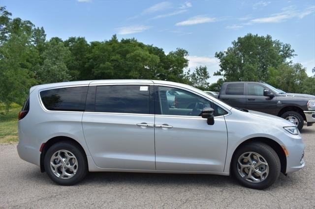 new 2024 Chrysler Pacifica car, priced at $48,665