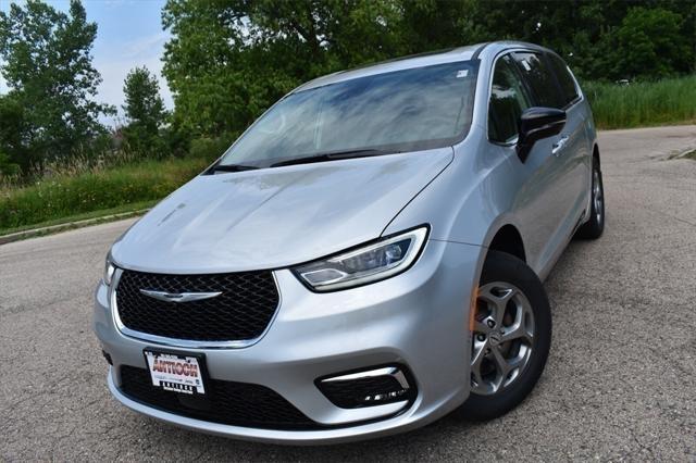 new 2024 Chrysler Pacifica car, priced at $47,665