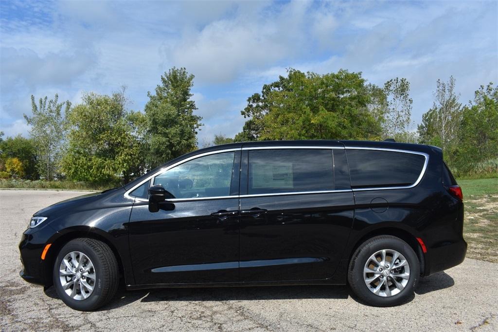 new 2026 Chrysler Pacifica car, priced at $45,985