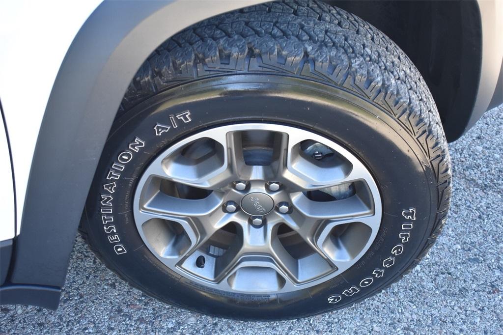 used 2021 Jeep Cherokee car, priced at $25,677