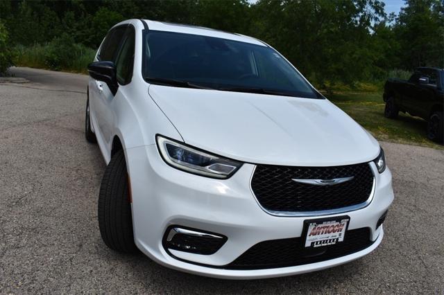 new 2024 Chrysler Pacifica car, priced at $44,371