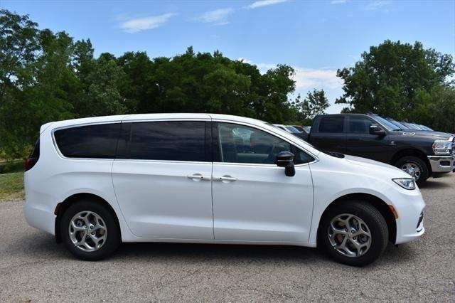 new 2024 Chrysler Pacifica car, priced at $44,371