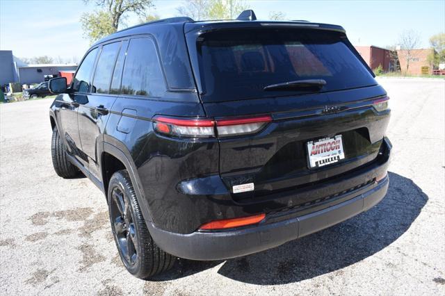 new 2025 Jeep Grand Cherokee car, priced at $44,000