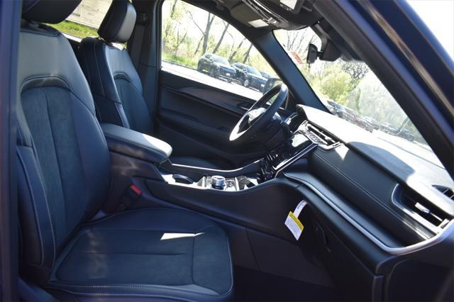 new 2025 Jeep Grand Cherokee car, priced at $44,000