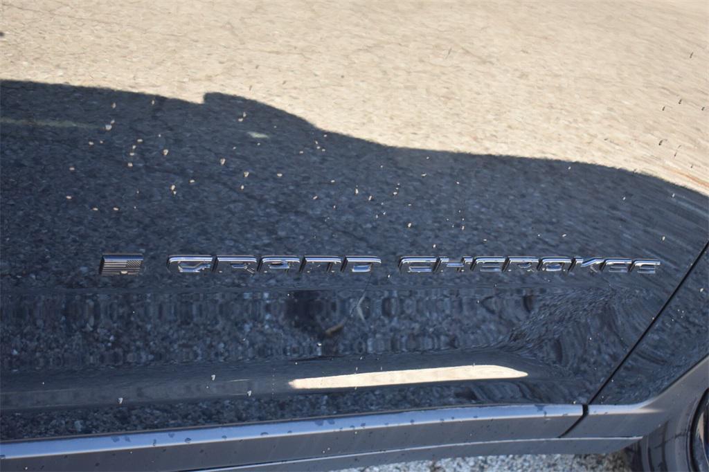 new 2025 Jeep Grand Cherokee car, priced at $38,995