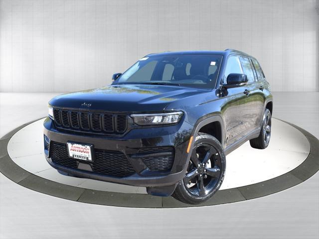 new 2025 Jeep Grand Cherokee car, priced at $44,000