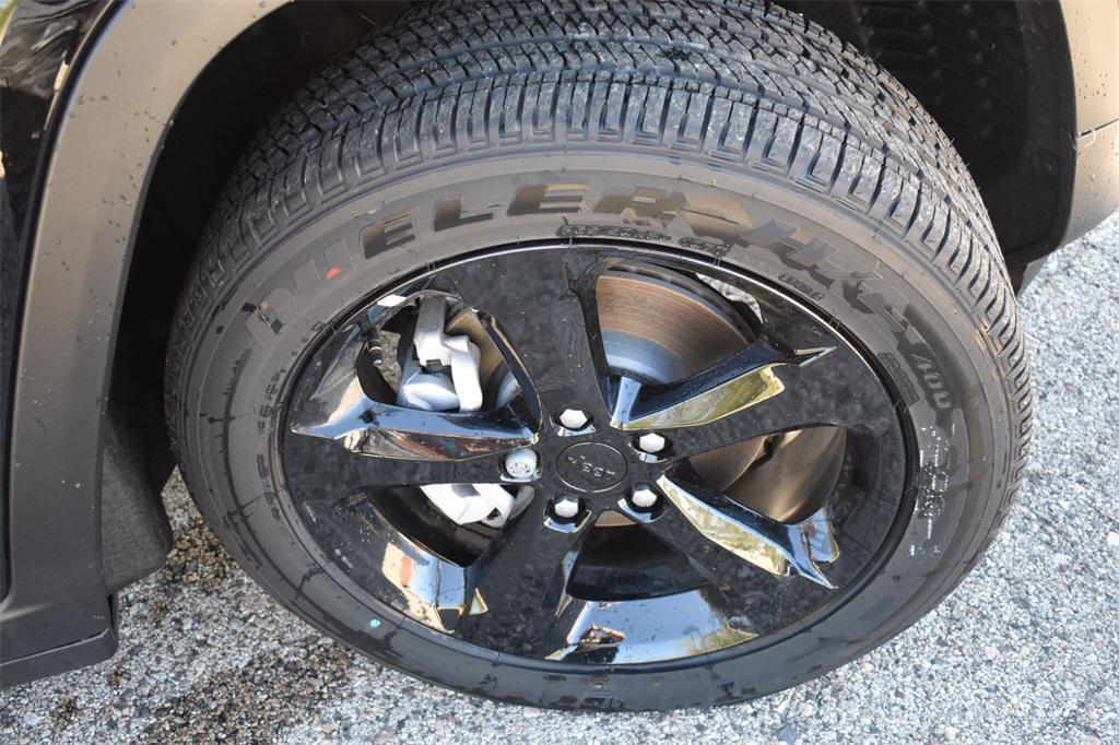 new 2025 Jeep Grand Cherokee car, priced at $38,995