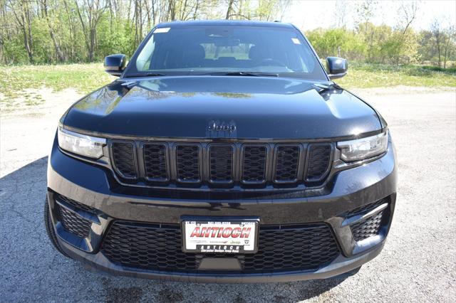 new 2025 Jeep Grand Cherokee car, priced at $44,000