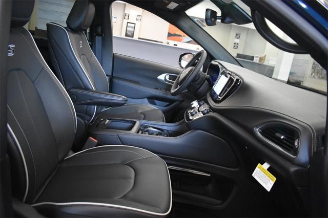 new 2025 Chrysler Pacifica car, priced at $48,175