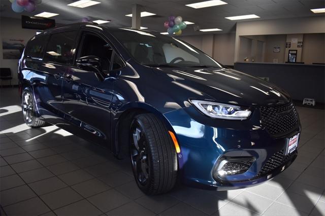 new 2025 Chrysler Pacifica car, priced at $48,175