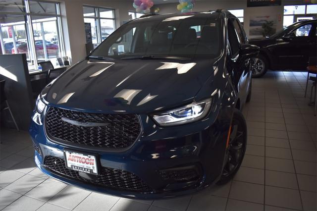 new 2025 Chrysler Pacifica car, priced at $48,175