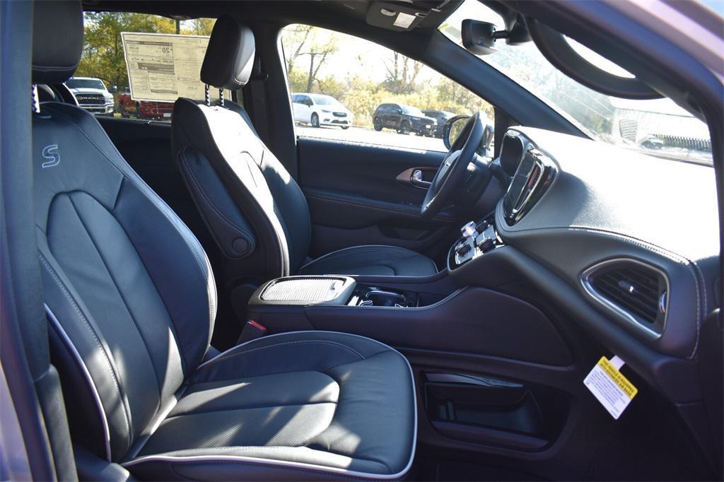new 2026 Chrysler Pacifica car, priced at $52,926