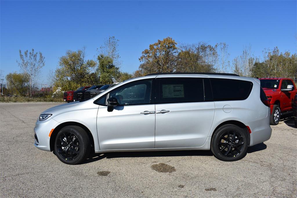 new 2026 Chrysler Pacifica car, priced at $52,926