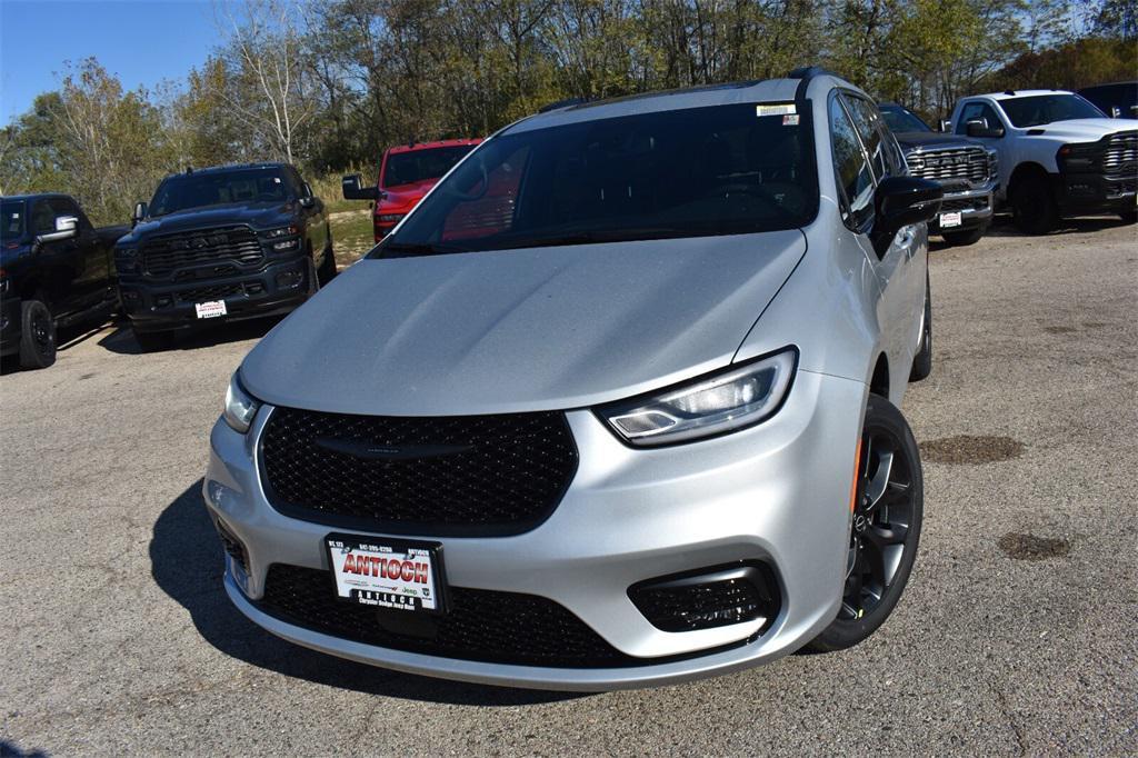 new 2026 Chrysler Pacifica car, priced at $52,926