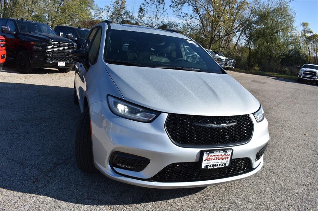 new 2026 Chrysler Pacifica car, priced at $52,926