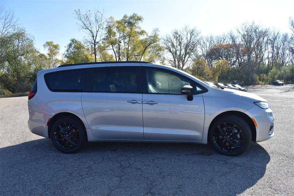 new 2026 Chrysler Pacifica car, priced at $52,926