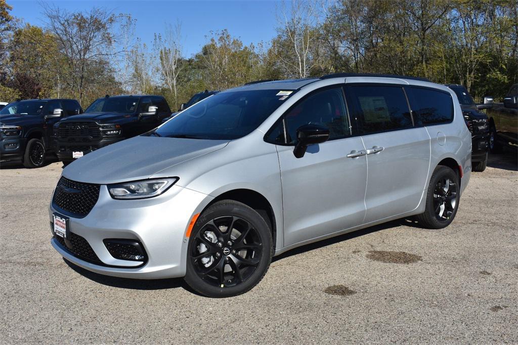 new 2026 Chrysler Pacifica car, priced at $52,926