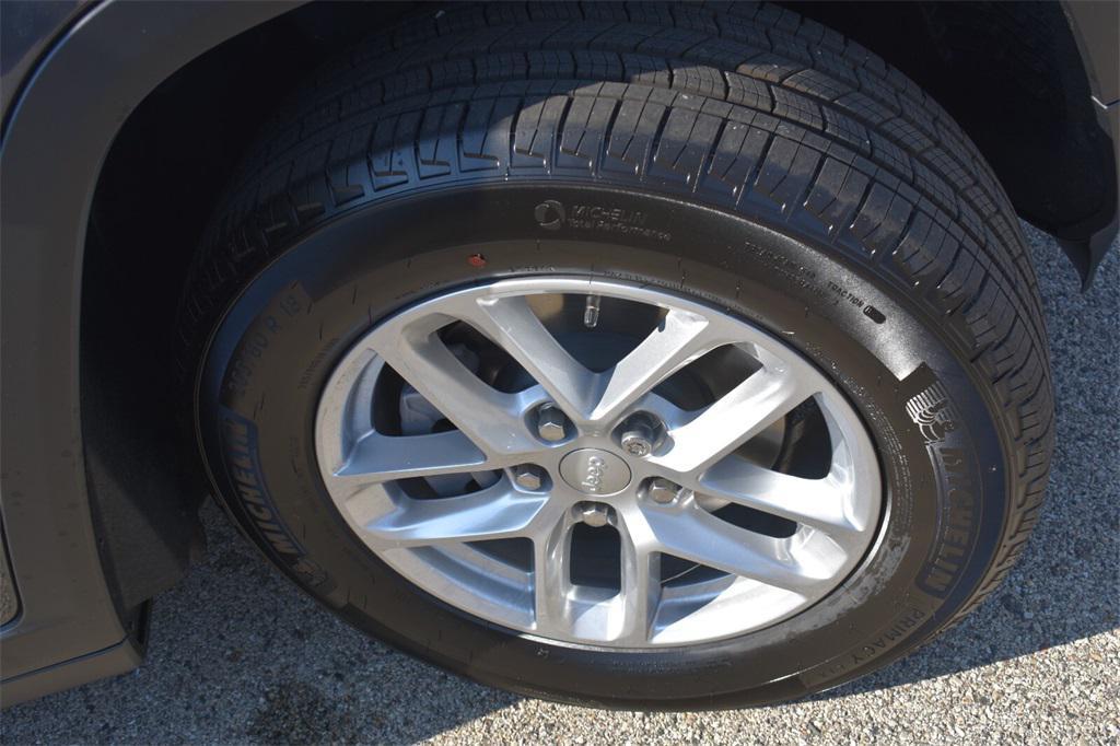 new 2025 Jeep Grand Cherokee car, priced at $37,500