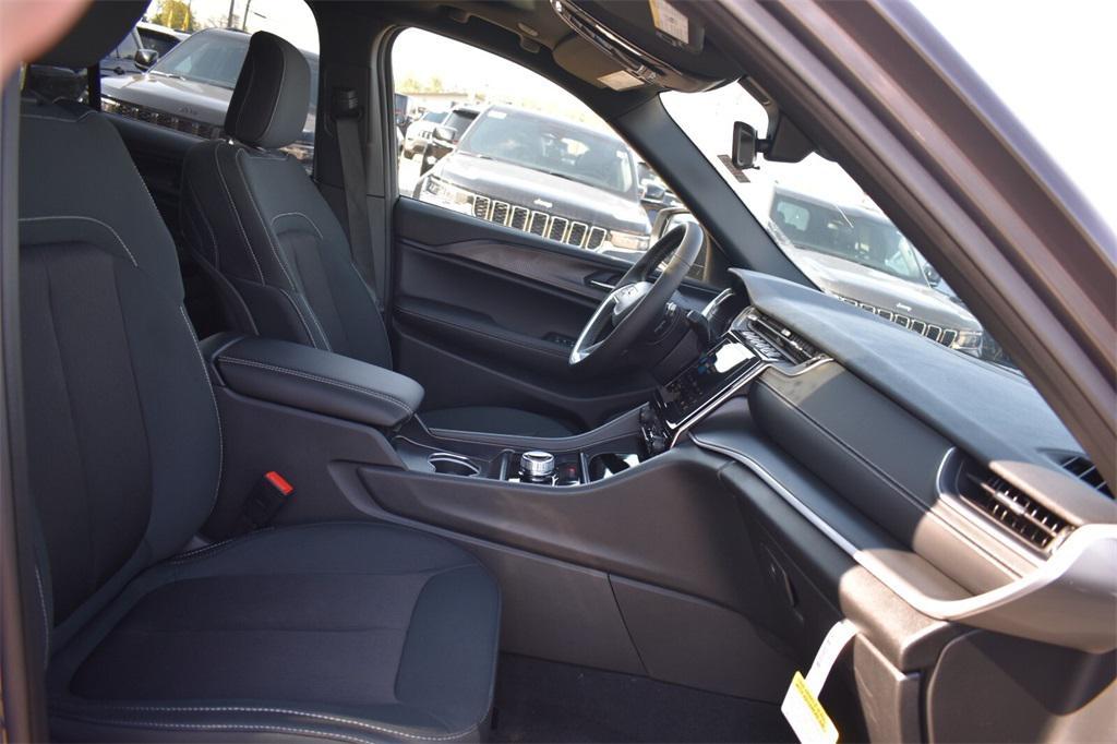 new 2025 Jeep Grand Cherokee car, priced at $37,500