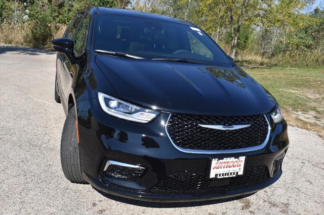 new 2025 Chrysler Pacifica car, priced at $41,558