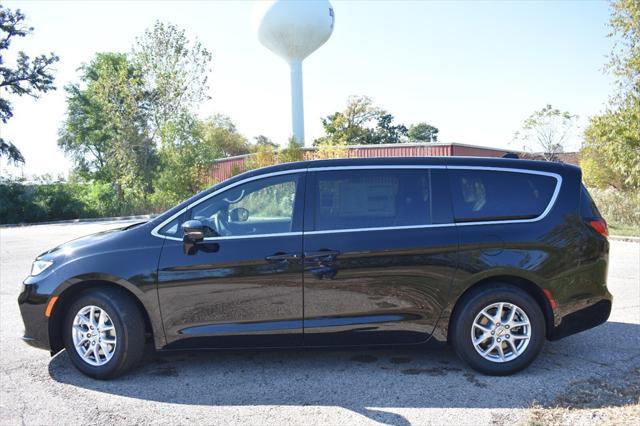 new 2025 Chrysler Pacifica car, priced at $41,558