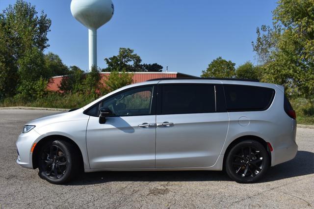 new 2024 Chrysler Pacifica car, priced at $48,748