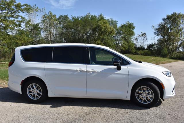 new 2025 Chrysler Pacifica car, priced at $47,320