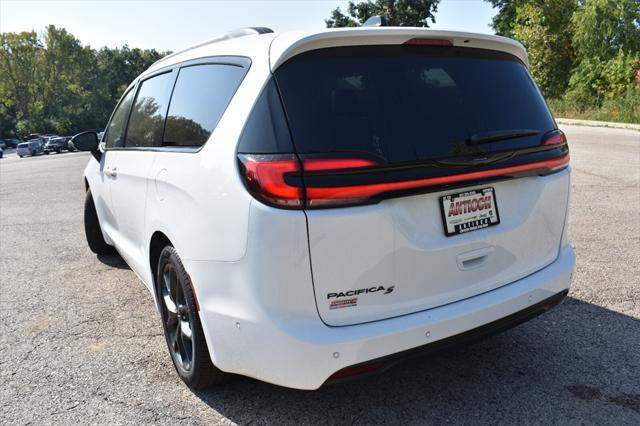 new 2024 Chrysler Pacifica car, priced at $44,533