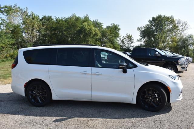 new 2024 Chrysler Pacifica car, priced at $44,533