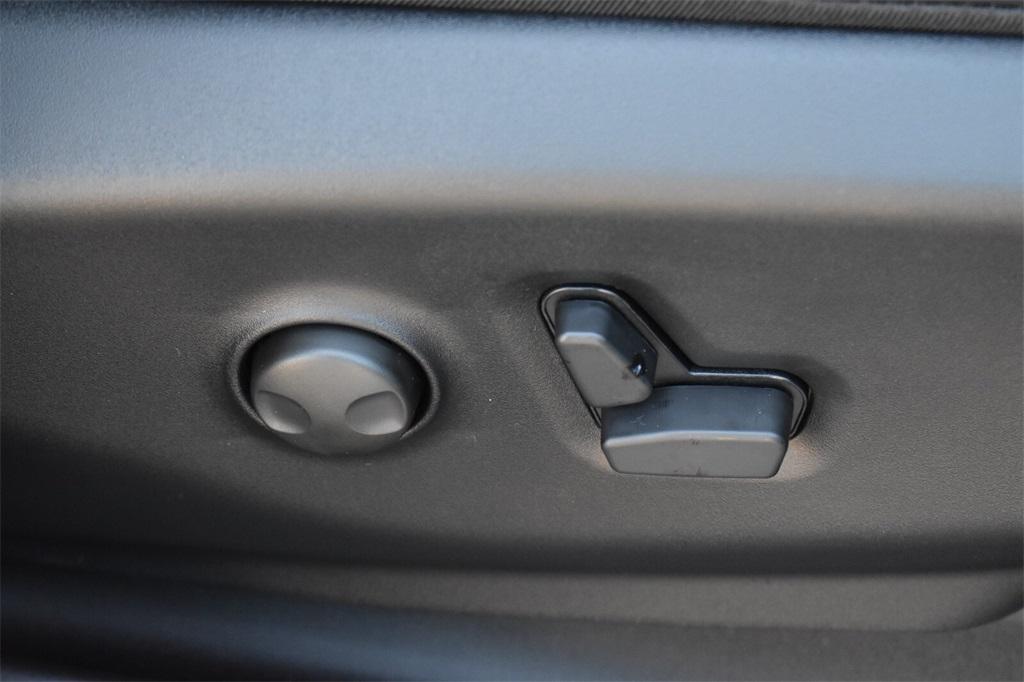 new 2026 Chrysler Pacifica car, priced at $51,801