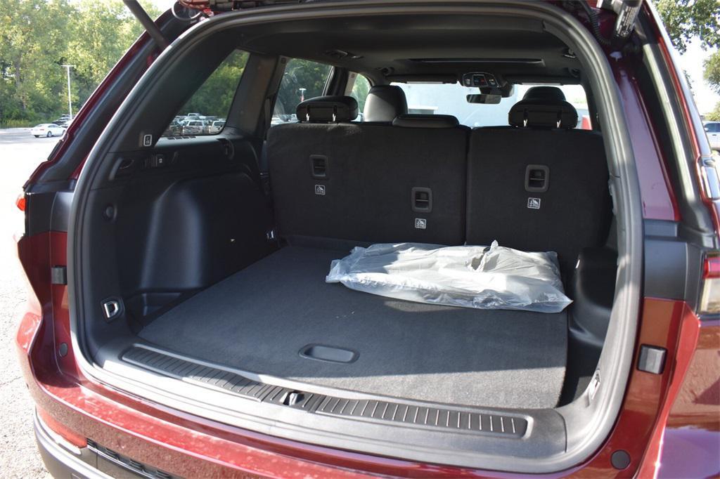 new 2025 Jeep Grand Cherokee car, priced at $40,527