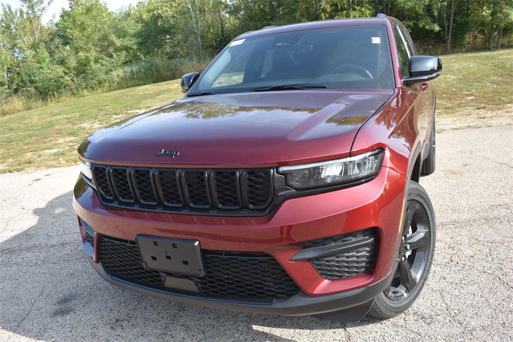 new 2025 Jeep Grand Cherokee car, priced at $40,527