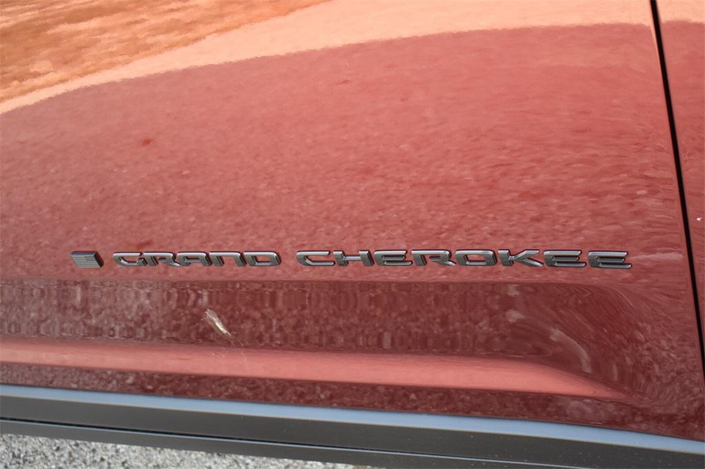 new 2025 Jeep Grand Cherokee car, priced at $40,527