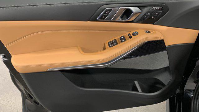 new 2026 BMW X7 car, priced at $99,575