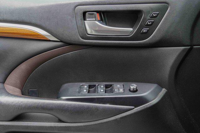 used 2018 Toyota Highlander Hybrid car, priced at $25,991