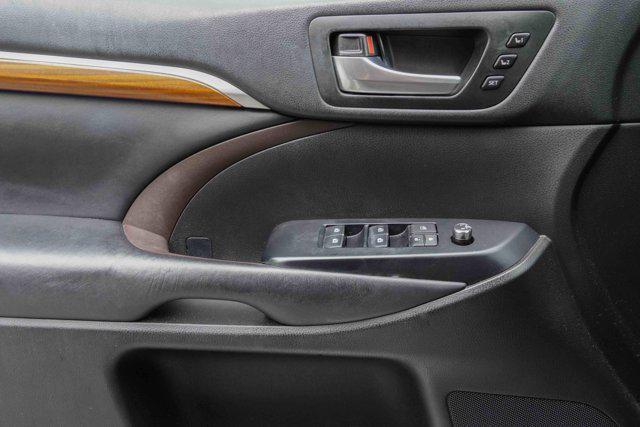 used 2018 Toyota Highlander Hybrid car, priced at $25,991