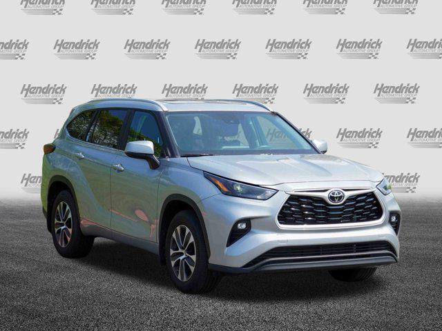 used 2023 Toyota Highlander car, priced at $40,991