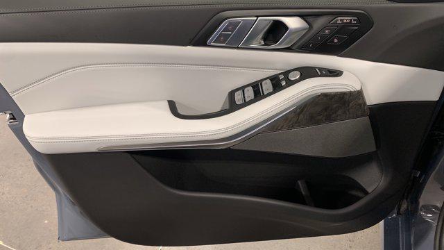 new 2026 BMW X7 car, priced at $93,425