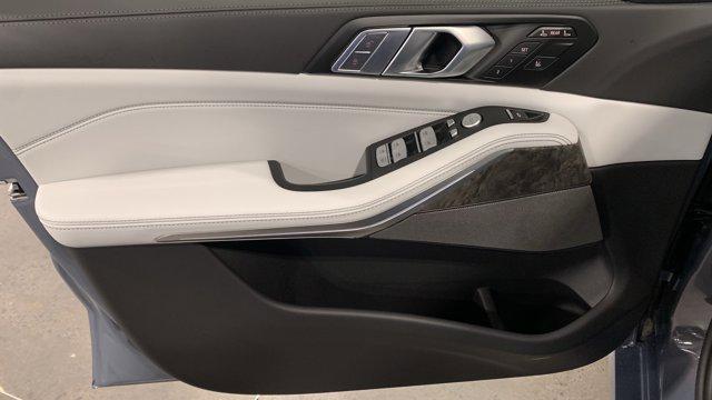 new 2026 BMW X7 car, priced at $93,425