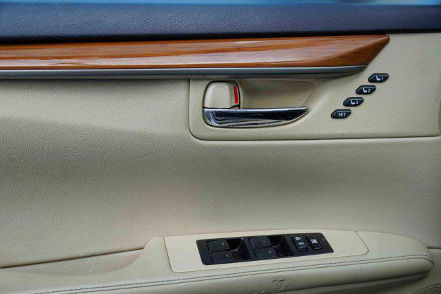 used 2014 Lexus ES 300h car, priced at $18,719