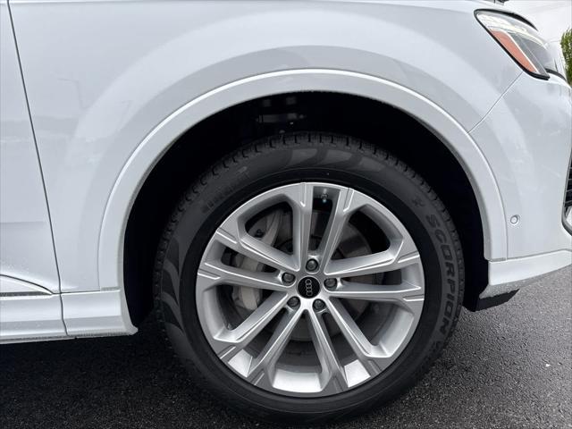 new 2025 Audi Q7 car, priced at $75,930
