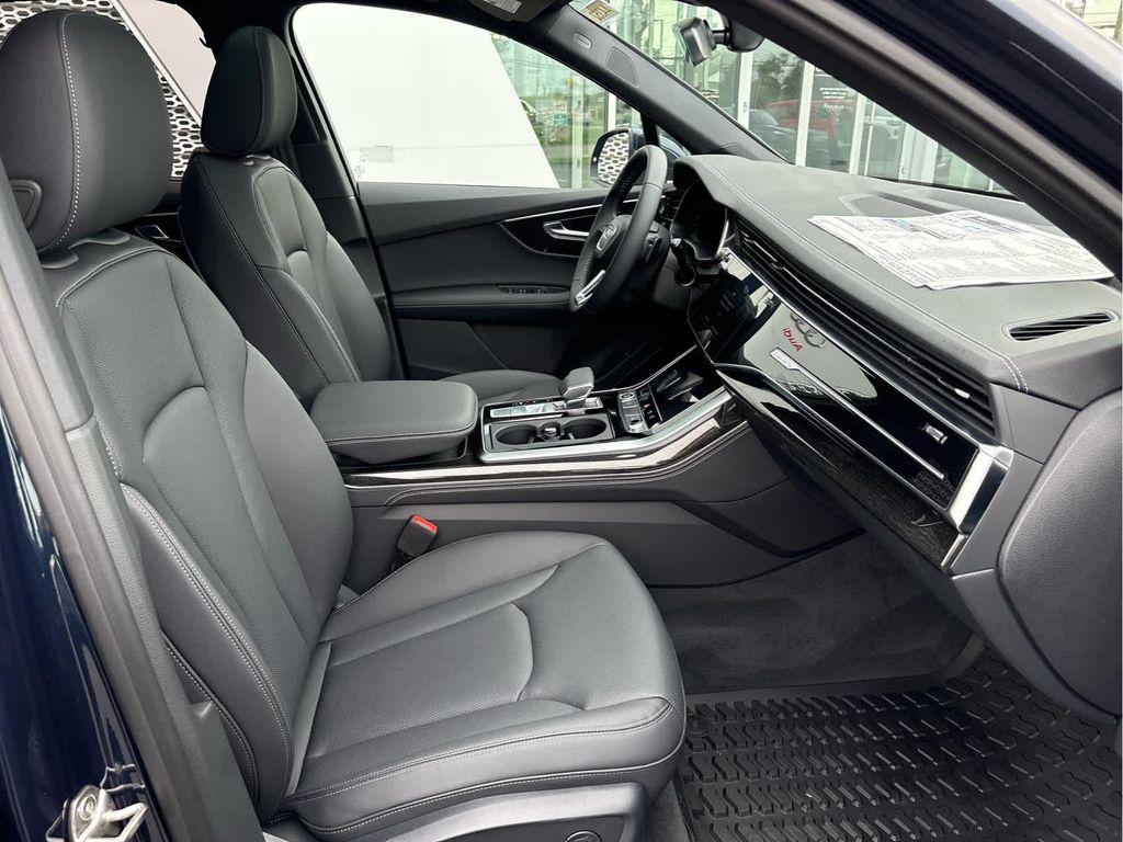 new 2025 Audi Q7 car, priced at $76,480