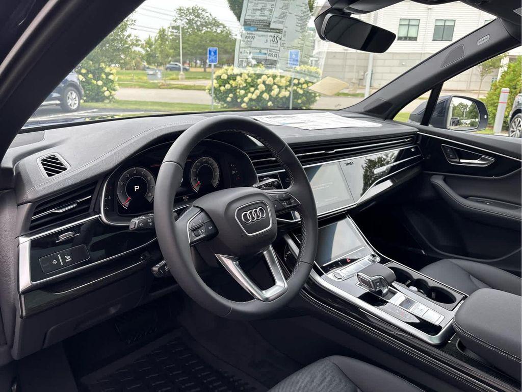 new 2025 Audi Q7 car, priced at $76,480