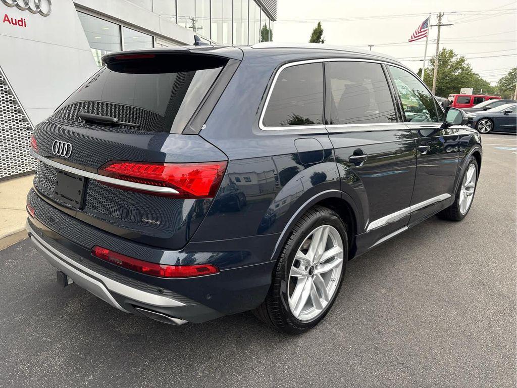 new 2025 Audi Q7 car, priced at $76,480