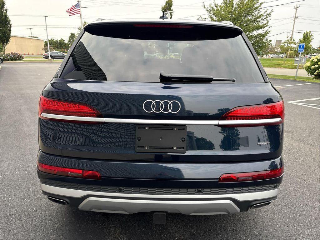 new 2025 Audi Q7 car, priced at $76,480