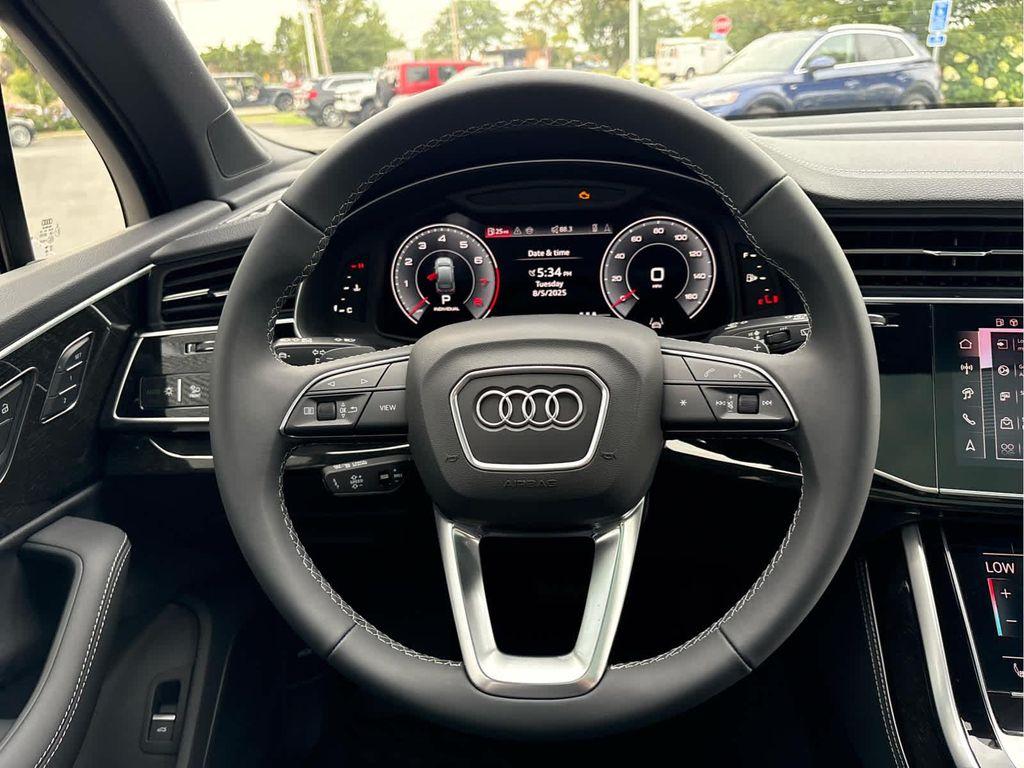 new 2025 Audi Q7 car, priced at $76,480