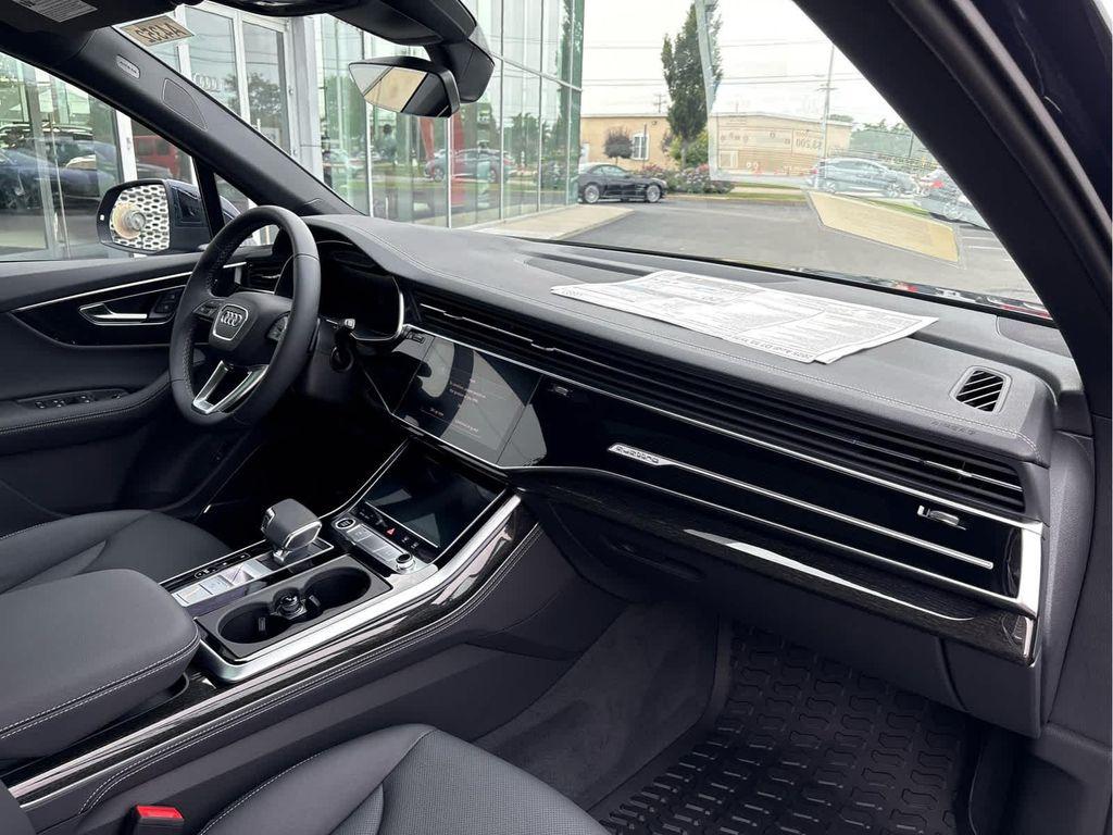 new 2025 Audi Q7 car, priced at $76,480