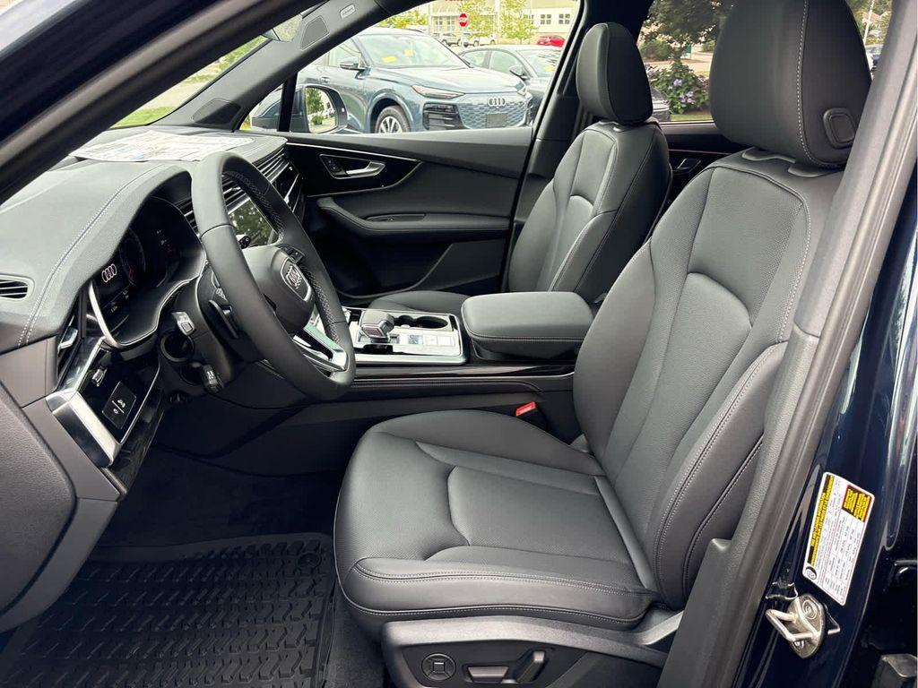 new 2025 Audi Q7 car, priced at $76,480