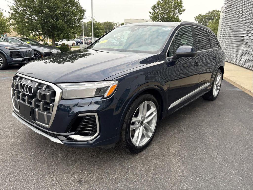 new 2025 Audi Q7 car, priced at $76,480